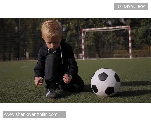 足球明星教你如何快速系鞋带技巧视频分享